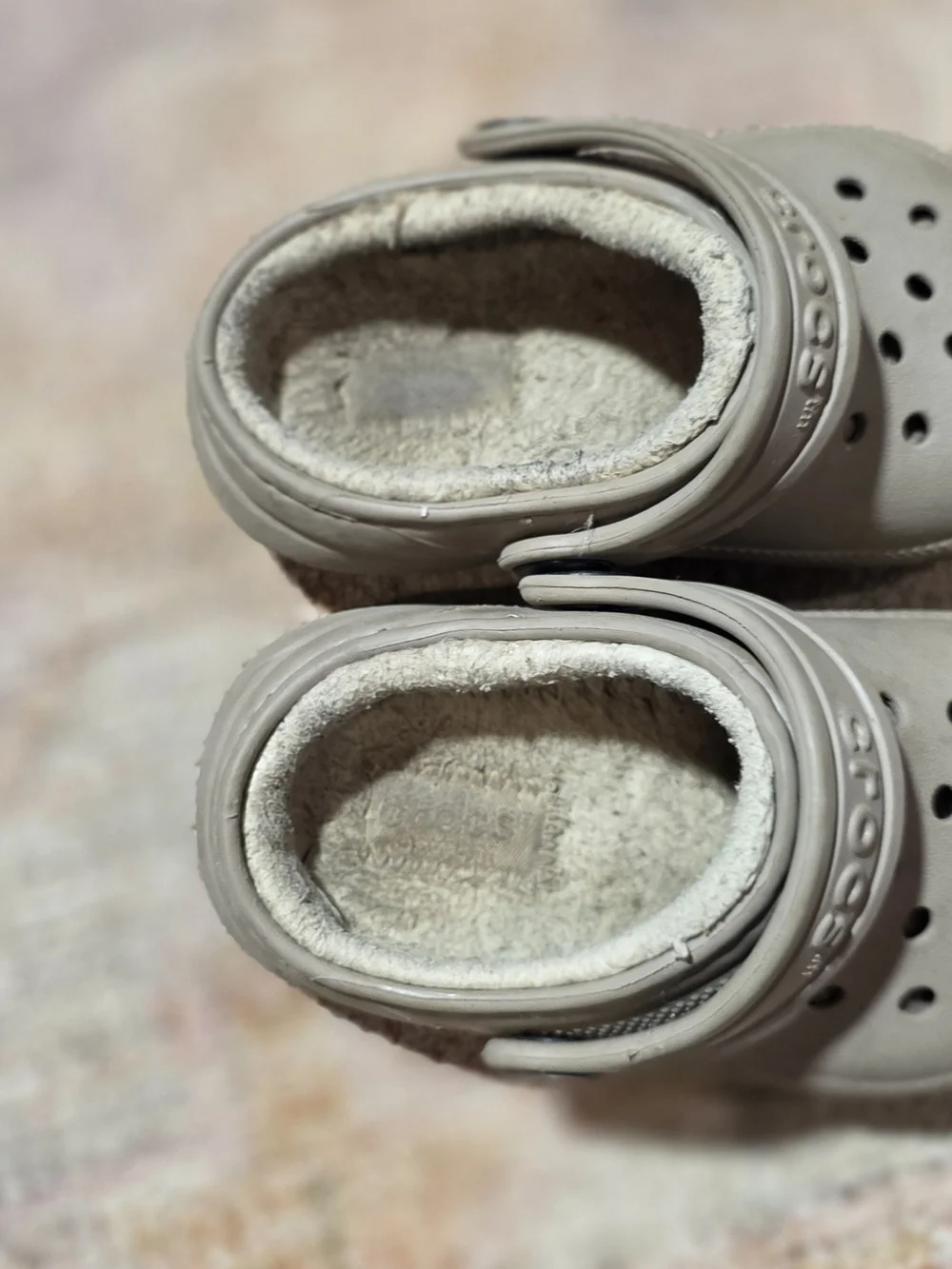 Crocs Lined -taupe size 4c